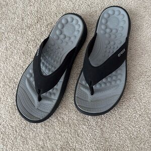 Mens croc flip flops size 12M. Microfiber bands.